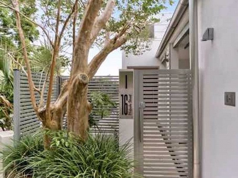 16 Mikado Street, Hamilton QLD 4007