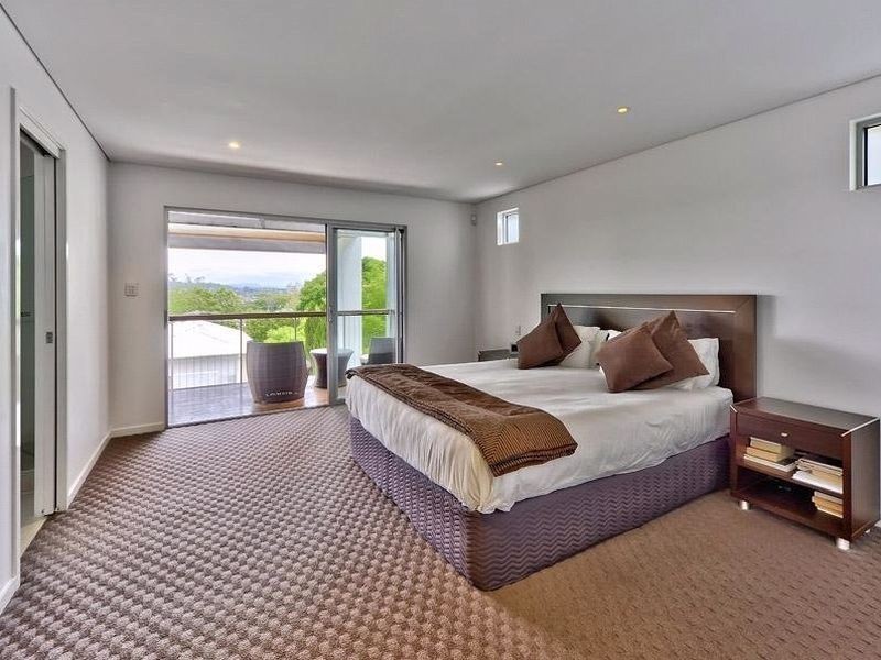 16 Mikado Street, Hamilton QLD 4007