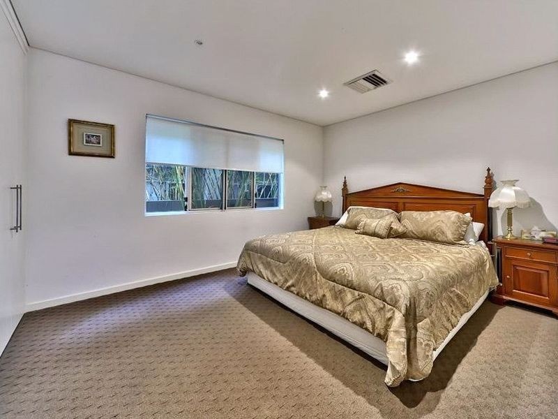 16 Mikado Street, Hamilton QLD 4007