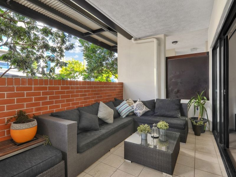 2/120 Commercial Road, Teneriffe QLD 4005