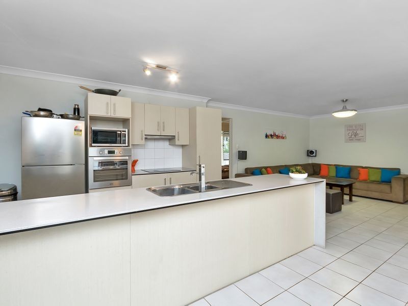 17 Figtree Court, Yamanto QLD 4305