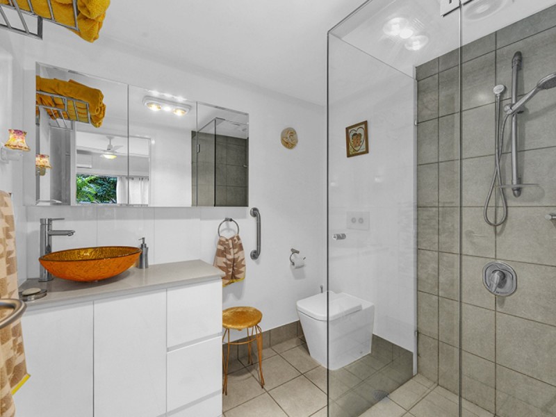 1/10 Vernon Terrace, Teneriffe QLD 4005