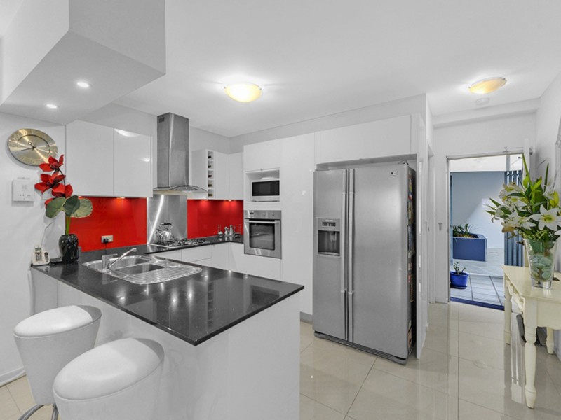 1/10 Vernon Terrace, Teneriffe QLD 4005