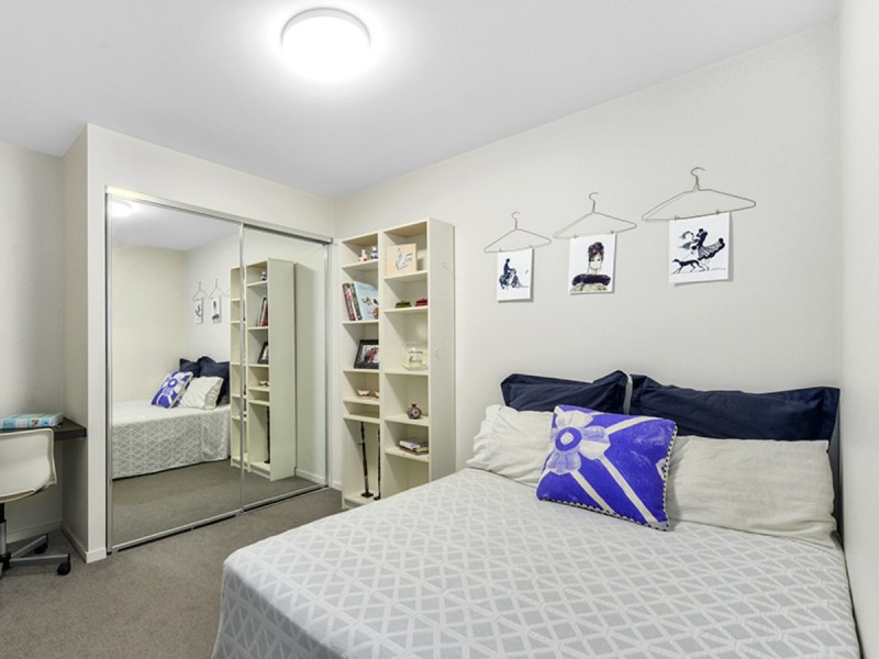 18 Thorn Street, Kangaroo Point QLD 4169