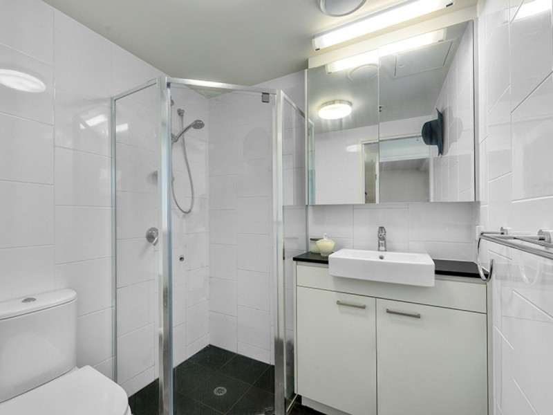 18 Thorn Street, Kangaroo Point QLD 4169