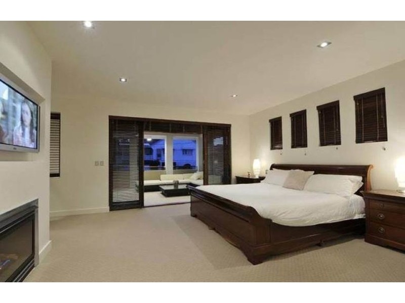 8 Beaufort Lane, Clayfield QLD 4011