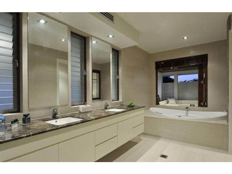 8 Beaufort Lane, Clayfield QLD 4011