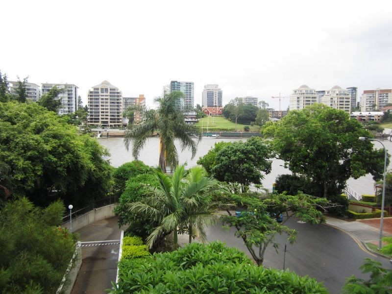 2A/172 Oxlade Drive, New Farm QLD 4005