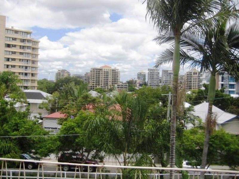 8/24 Hazlewood Street, New Farm QLD 4005