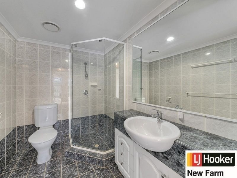 2/240 Wellington Road, Kangaroo Point QLD 4169