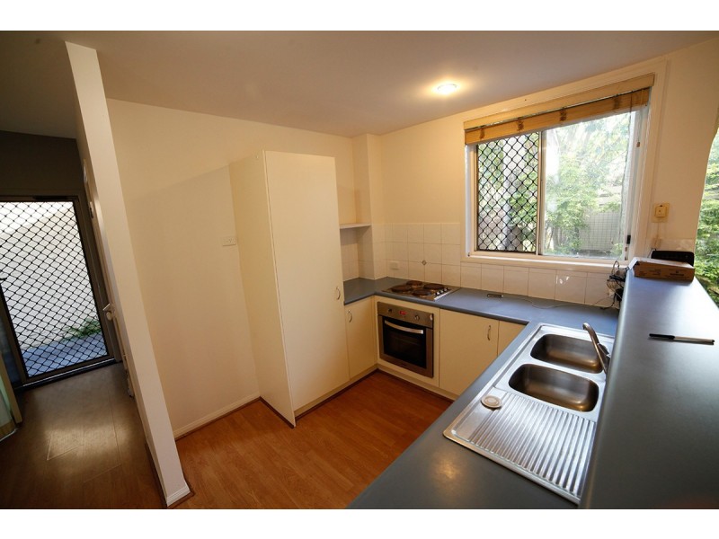 2/176a Merthyr Road, New Farm QLD 4005