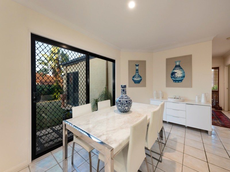 11 Ellerwood Place, Sinnamon Park QLD 4073