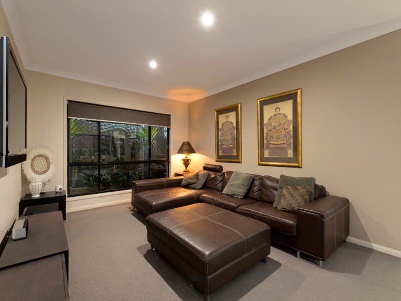 11 Ellerwood Place, Sinnamon Park QLD 4073