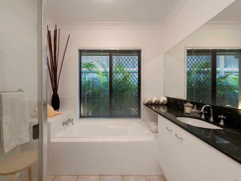 11 Ellerwood Place, Sinnamon Park QLD 4073