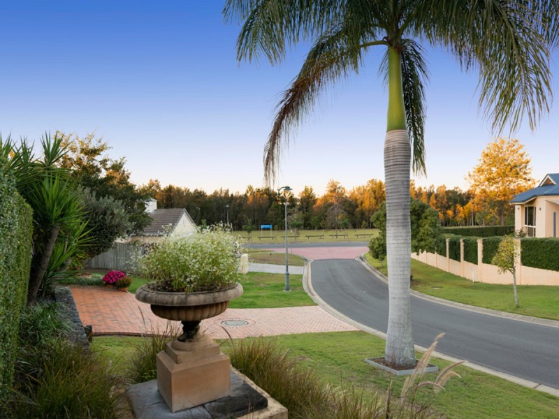 11 Ellerwood Place, Sinnamon Park QLD 4073