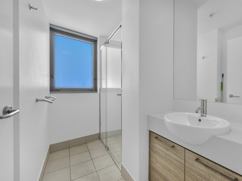 21705/8 Harbour Road, Hamilton QLD 4007