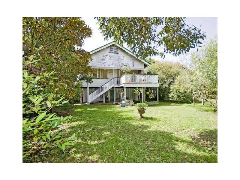 54 Nudgee Road, Hamilton QLD 4007