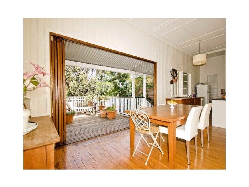 54 Nudgee Road, Hamilton QLD 4007