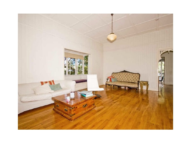 54 Nudgee Road, Hamilton QLD 4007