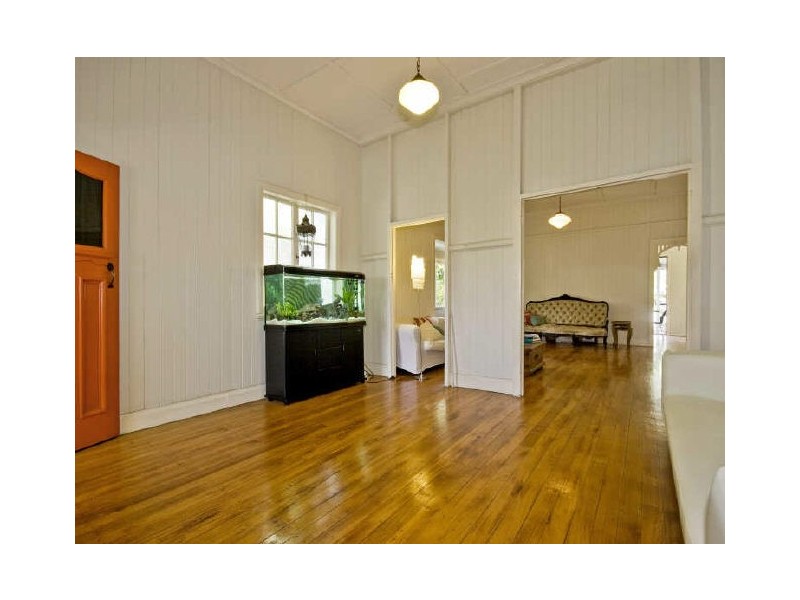 54 Nudgee Road, Hamilton QLD 4007