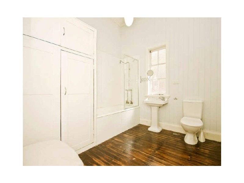 54 Nudgee Road, Hamilton QLD 4007