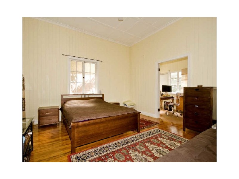 54 Nudgee Road, Hamilton QLD 4007