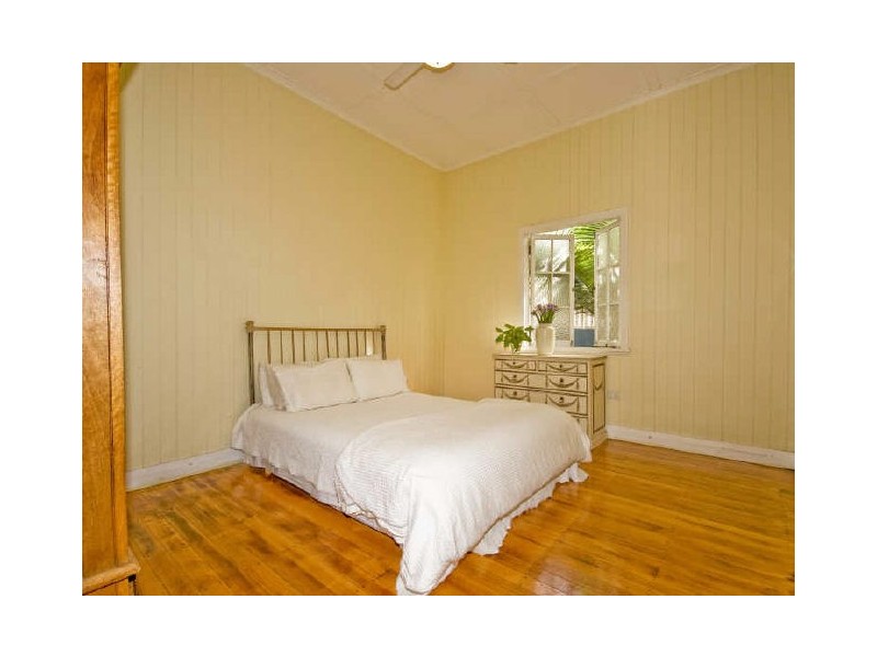 54 Nudgee Road, Hamilton QLD 4007