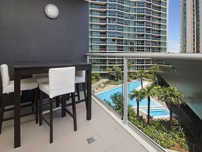 20303/8 Harbour Road, Hamilton QLD 4007