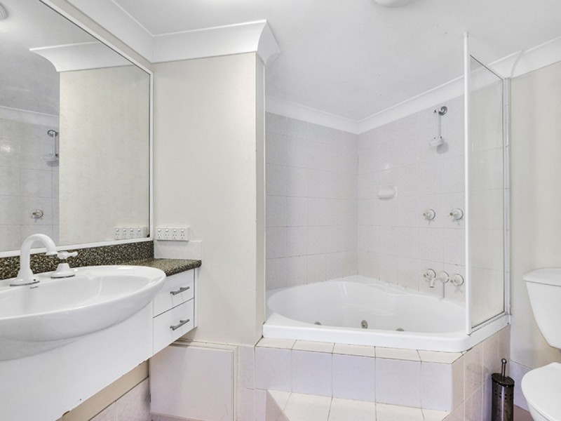 10/102 Langshaw Street, New Farm QLD 4005