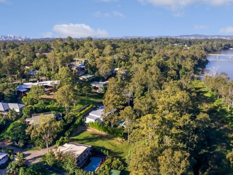 86 Sunset Road, Kenmore QLD 4069
