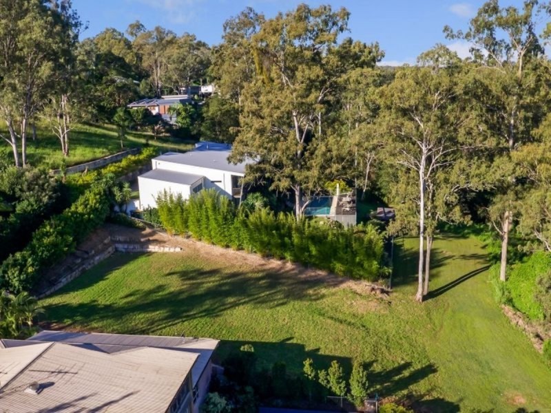 86 Sunset Road, Kenmore QLD 4069