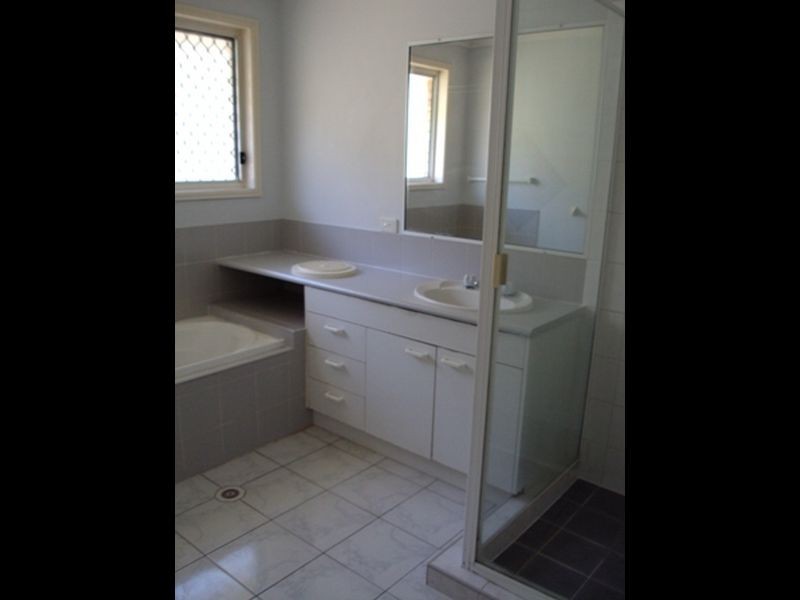 10 Grevillea Crescent, Calamvale QLD 4116