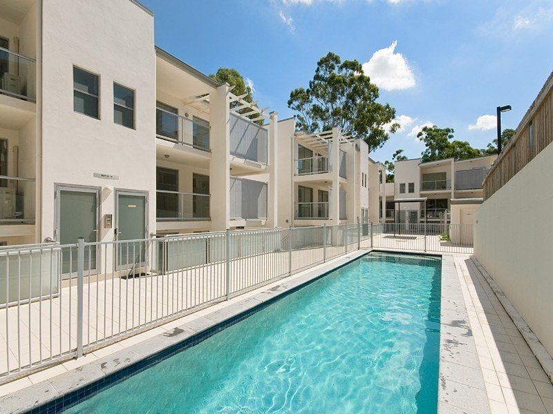 102-108 Nicholson Street, Greenslopes QLD 4120