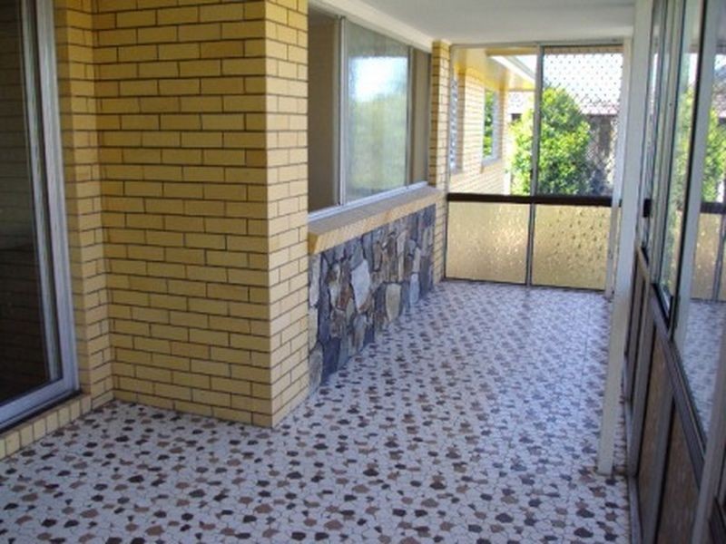 24 Crestgarden Street, Macgregor QLD 4109