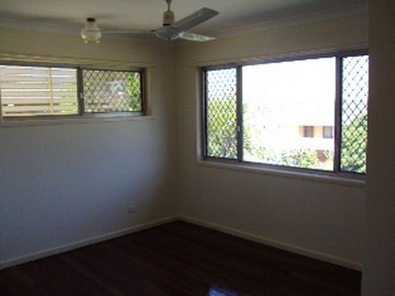 24 Crestgarden Street, Macgregor QLD 4109