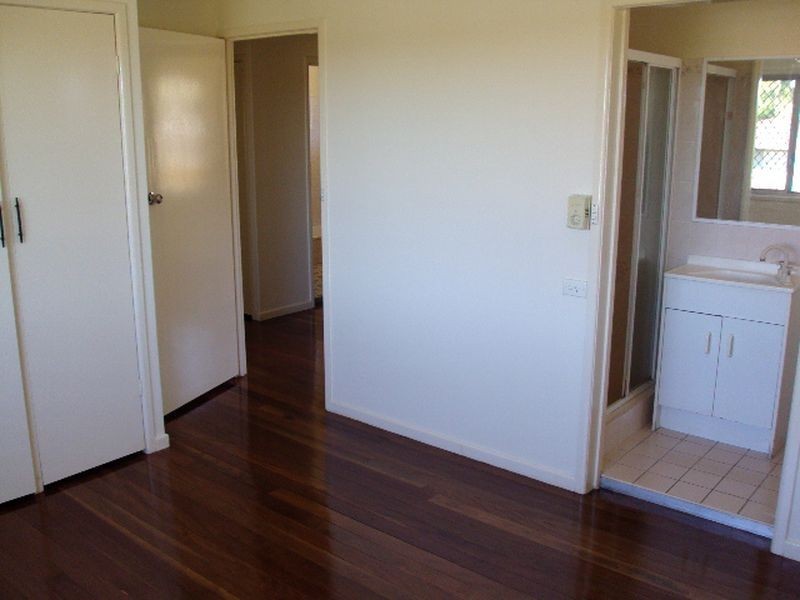 24 Crestgarden Street, Macgregor QLD 4109