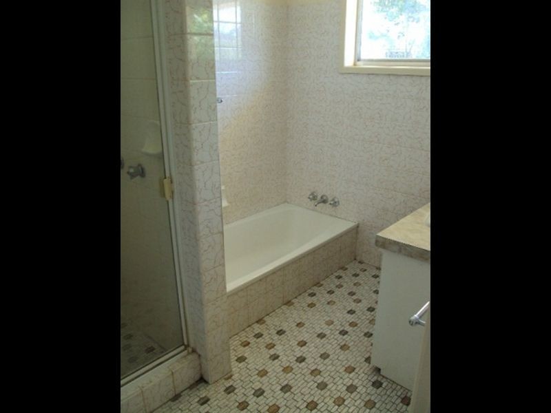 24 Crestgarden Street, Macgregor QLD 4109