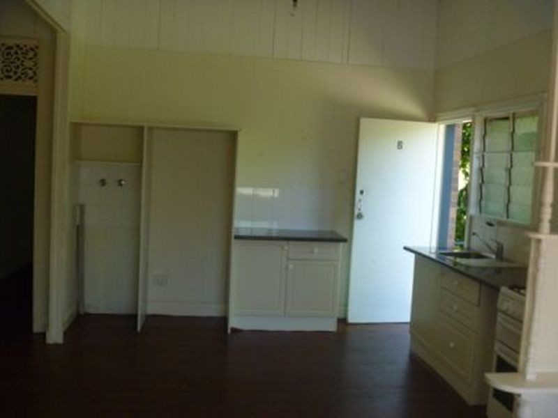 2/17 Woodford Street, Holland Park QLD 4121