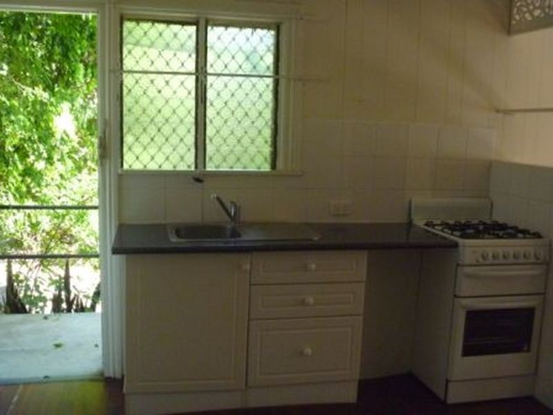 2/17 Woodford Street, Holland Park QLD 4121