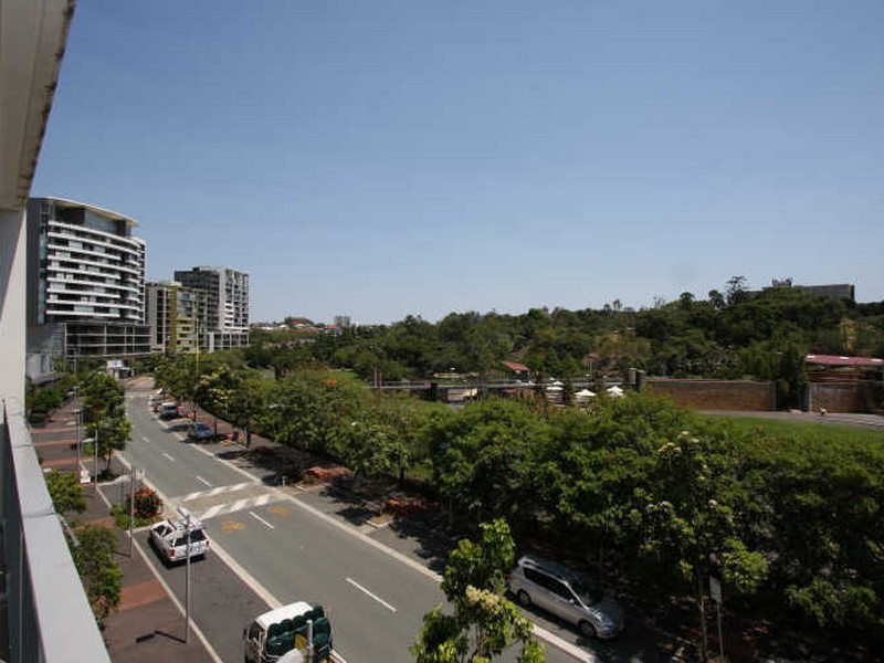 3065/3 Parkland Boulevard, Brisbane QLD 4000