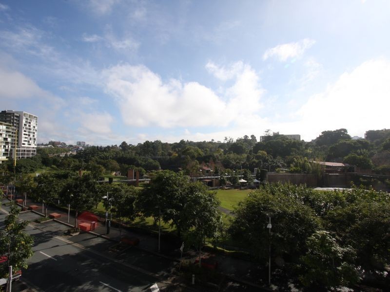 3062/3 Parkland Boulevard, Brisbane QLD 4000