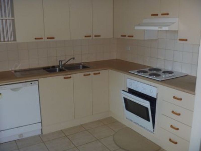 2/52 Carnaby Street, Robertson QLD 4109