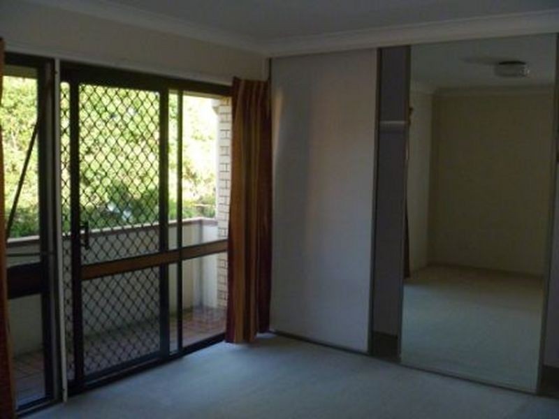 2/52 Carnaby Street, Robertson QLD 4109