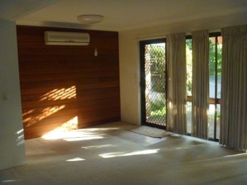 2/52 Carnaby Street, Robertson QLD 4109
