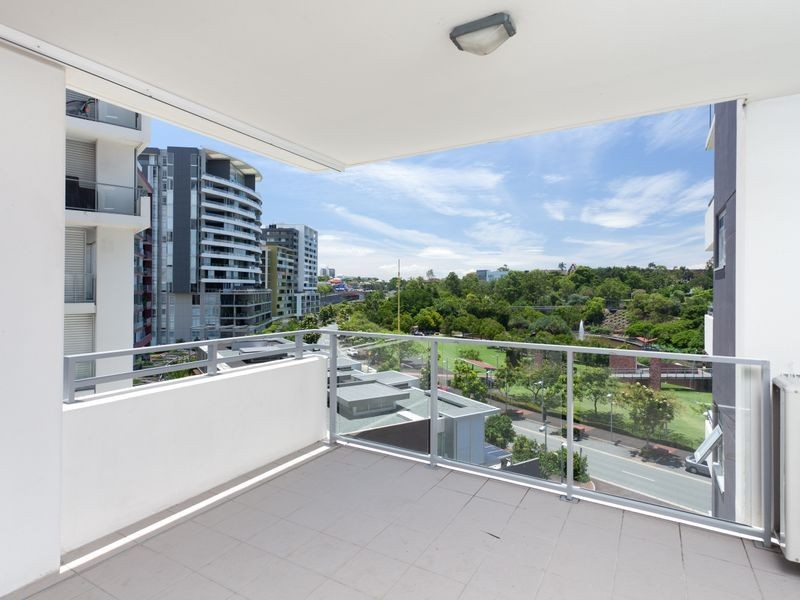 3017/3 Parkland Boulevard, Brisbane QLD 4000