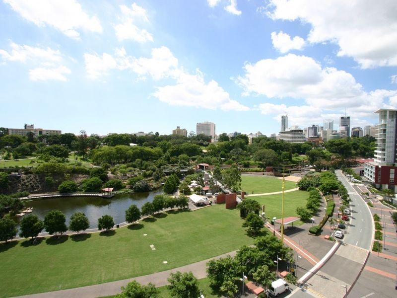 3017/3 Parkland Boulevard, Brisbane QLD 4000