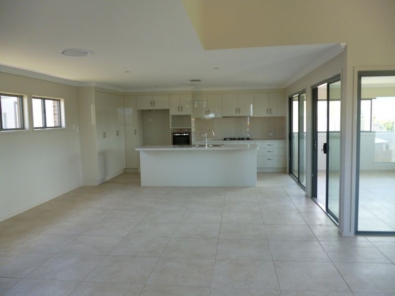 8 Nile Street, Wakerley QLD 4154