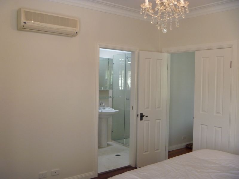 19 Woodstock St, Toowong QLD 4066