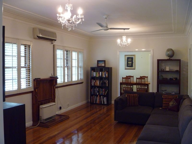 19 Woodstock St, Toowong QLD 4066