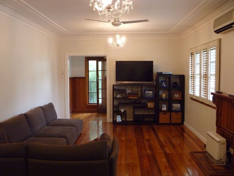 19 Woodstock St, Toowong QLD 4066